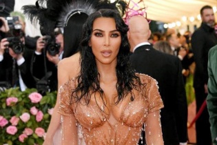 Dàn mỹ nhân diện trang phục hở ngực ở Met Gala 2019