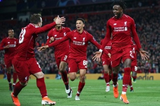 Liverpool lập hàng loạt kỷ lục khi đánh bại Barca