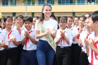 Hoa hậu Phương Khánh bị yêu cầu xin lỗi