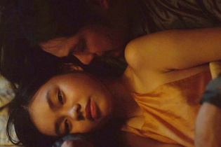 Nữ diễn viên sinh năm 2004 kể chuyện đóng cảnh người lớn với bạn diễn hơn 30 tuổi