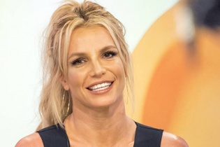 Britney Spears có thể ngừng hát vô thời hạn