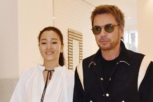 Củng Lợi sánh vai chồng 71 tuổi ở Cannes