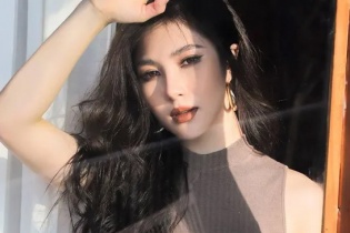 Hương Tràm: “Tuổi 17 cho tôi sự tung hô lên tận trời xanh và những cú tát đau đớn”