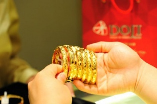 Giá vàng hôm nay 1/6, khởi đầu tháng mới tăng giá mạnh mẽ