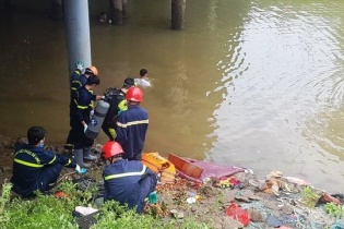 Vụ xe khách lao xuống sông ở Thanh Hoá: Thợ lặn đang tìm người dưới sông 