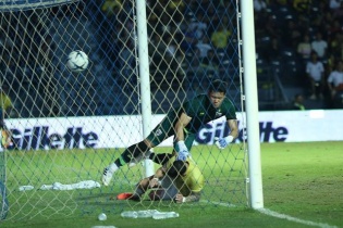 Nguyên nhân nào khiến thủ môn Kawin mắc sai lầm nghiêm trọng?