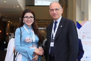 Á hậu doanh nhân quốc tế Nga Queen dự diễn đàn doanh nghiệp Asean