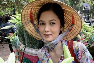 Nhan sắc xinh đẹp của người phụ nữ làm ông Sơn chao đảo trong "Về nhà đi con"