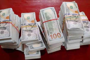 Bịch tiền 11 tỷ bỏ rơi bên bờ kênh, gần 1 tháng không ai nhận