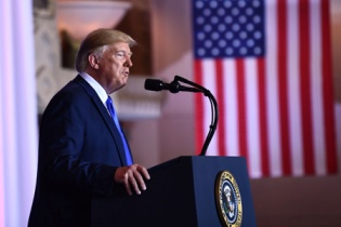 Trump cho phép các hãng công nghệ Mỹ bán hàng cho Huawei