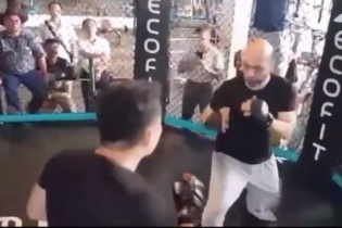 Cao thủ Flores ngợi khen võ sỹ Lưu Cường sau cuộc tỉ thí