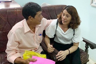 Người phụ nữ miền Tây gặp lại anh trai sau 22 năm lưu lạc ở Trung Quốc