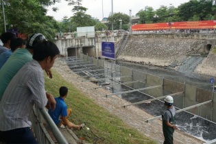 Chủ tịch Hà Nội: Nếu nước sông Tô Lịch “đứng” sẽ làm sạch được ngay Chủ tịch Hà Nội: Nếu nước sông Tô Lịch “đứng” sẽ làm sạch được ngay