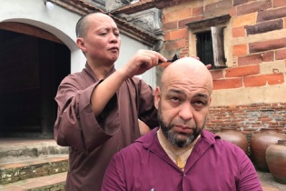 Võ sư Flores đóng vai nhà sư trong phim Việt chiếu mạng