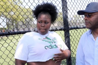 Nữ sinh thoát chết trong vụ xả súng Mỹ vì viên đạn mắc trong áo ngực