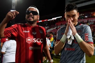 Đặng Văn Lâm tuyên bố bất ngờ sau khi thăng hoa cùng Muangthong 