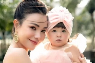 Trà Ngọc Hằng công khai con gái