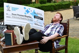 Chàng trai “trúng số trọn đời” nghỉ việc ngay sau khi thắng giải