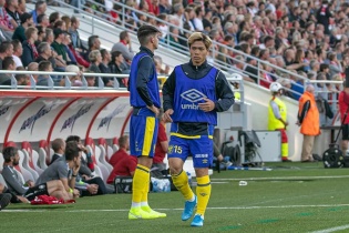 Công Phượng ngồi ngoài, fan Việt "làm loạn" Facebook của Sint-Truiden