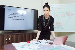 Ngân Anh bảo vệ thành công luận văn thạc sĩ tại Anh