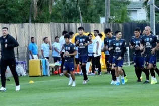 Thái Lan quây kín sân tập trước trận Việt Nam