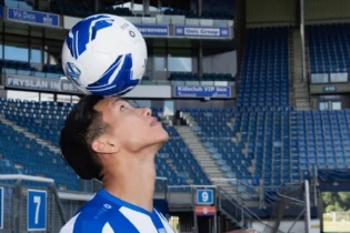 Văn Hậu chia sẻ về cơ hội thành công tại Heerenveen trên báo Hà Lan 