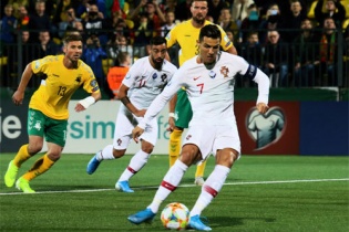 Ronaldo ghi 4 bàn cho Bồ Đào Nha