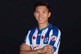 HLV Heerenveen khen ngợi Đoàn Văn Hậu