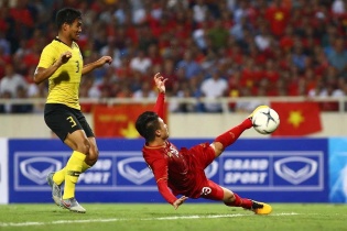 Chiêm ngưỡng tuyệt phẩm vô-lê của Quang Hải vào lưới Malaysia