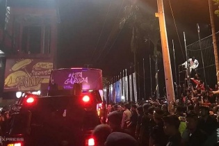 Sau thất bại trước tuyển Việt Nam, cổ động viên chặn xe, đòi sa thải HLV Indonesia