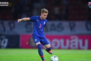 Ngôi sao Thái Lan bị tố cố tình tẩy thẻ để đá trận gặp Việt Nam 