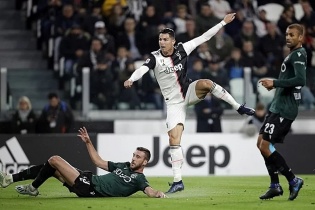 Ronaldo lập công giúp Juventus thắng Bologna