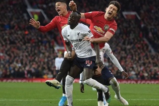 Man Utd buộc Liverpool chia điểm
