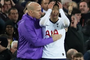 Pochettino bất bình vì thẻ đỏ của Son Heung-min
