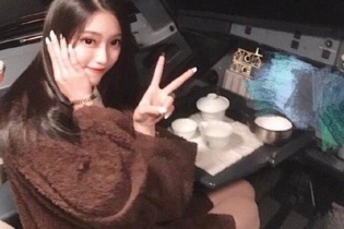 Phi công bị cấm bay suốt đời vì cho nữ sinh vào buồng lái