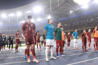 Các cầu thủ Thái Lan xin lỗi người hâm mộ sau trận thua Malaysia