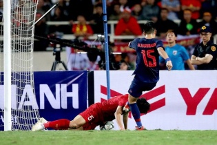 Báo Hà Lan: "Văn Hậu cản phá như John Terry"