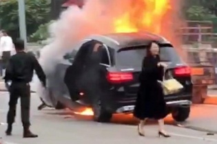 Nữ tài xế Mercedes khai nhầm chân ga vì giày cao gót