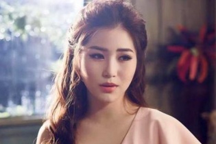 Ca sỹ Hương Tràm bị trộm "không còn xu dính túi" ở Mỹ