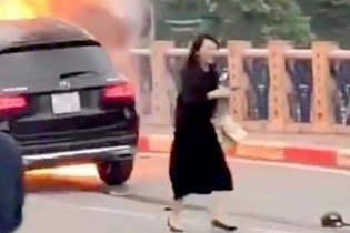 CSGT khuyến cáo rủi ro khi đi giày cao gót lái xe