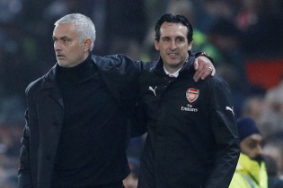 Mourinho buồn vì HLV Emery bị sa thải