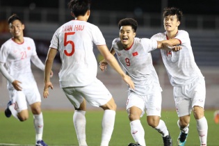 Đoàn Văn Hậu: "Chúng tôi chật vật trước Singapore vì mệt mỏi"