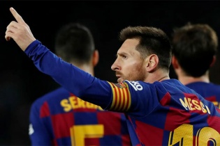 Messi phá thêm một kỷ lục của Ronaldo