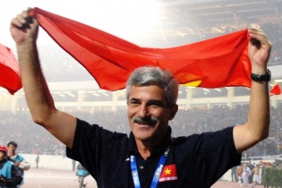 HLV Calisto chúc mừng U22 Việt Nam vô địch SEA Games 30 