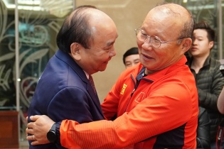 Thủ tướng gặp hai đội tuyển bóng đá