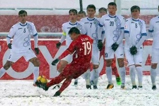 AFC vinh danh Quang Hải với siêu phẩm “cầu vồng tuyết”