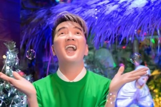 Choáng ngợp với biệt thự ngập sắc Noel của Đàm Vĩnh Hưng