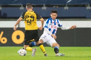 Văn Hậu nhận thẻ vàng trong ngày Heerenveen chiến thắng ở Cúp Quốc gia Hà Lan