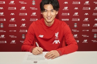 Liverpool chiêu mộ thành công tiền đạo Takumi Minamino