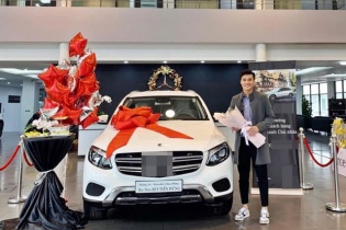 Bùi Tiến Dũng gia nhập "câu lạc bộ" cầu thủ sở hữu xe hơi tiền tỷ 
